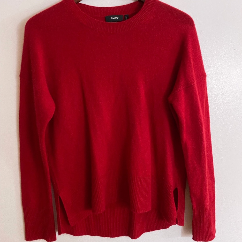 Theory Red Sweater- 100% Cashmere- size small- oversize fit- like new
